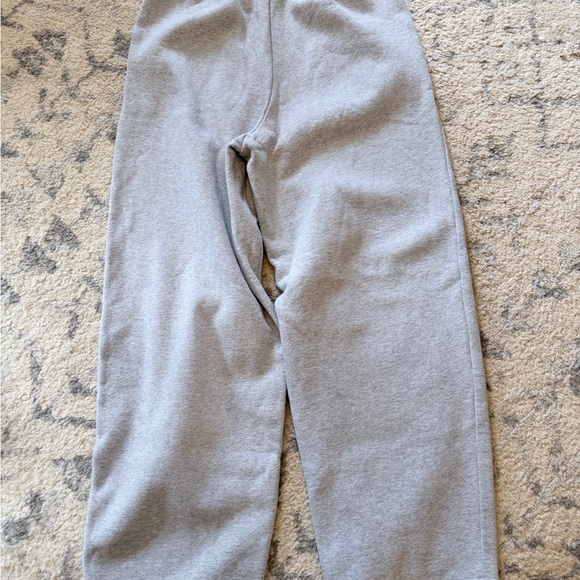 Aritzia Cozy Sweatfleece Boyfriend Barrel Sweatpant - Picture 6 of 7